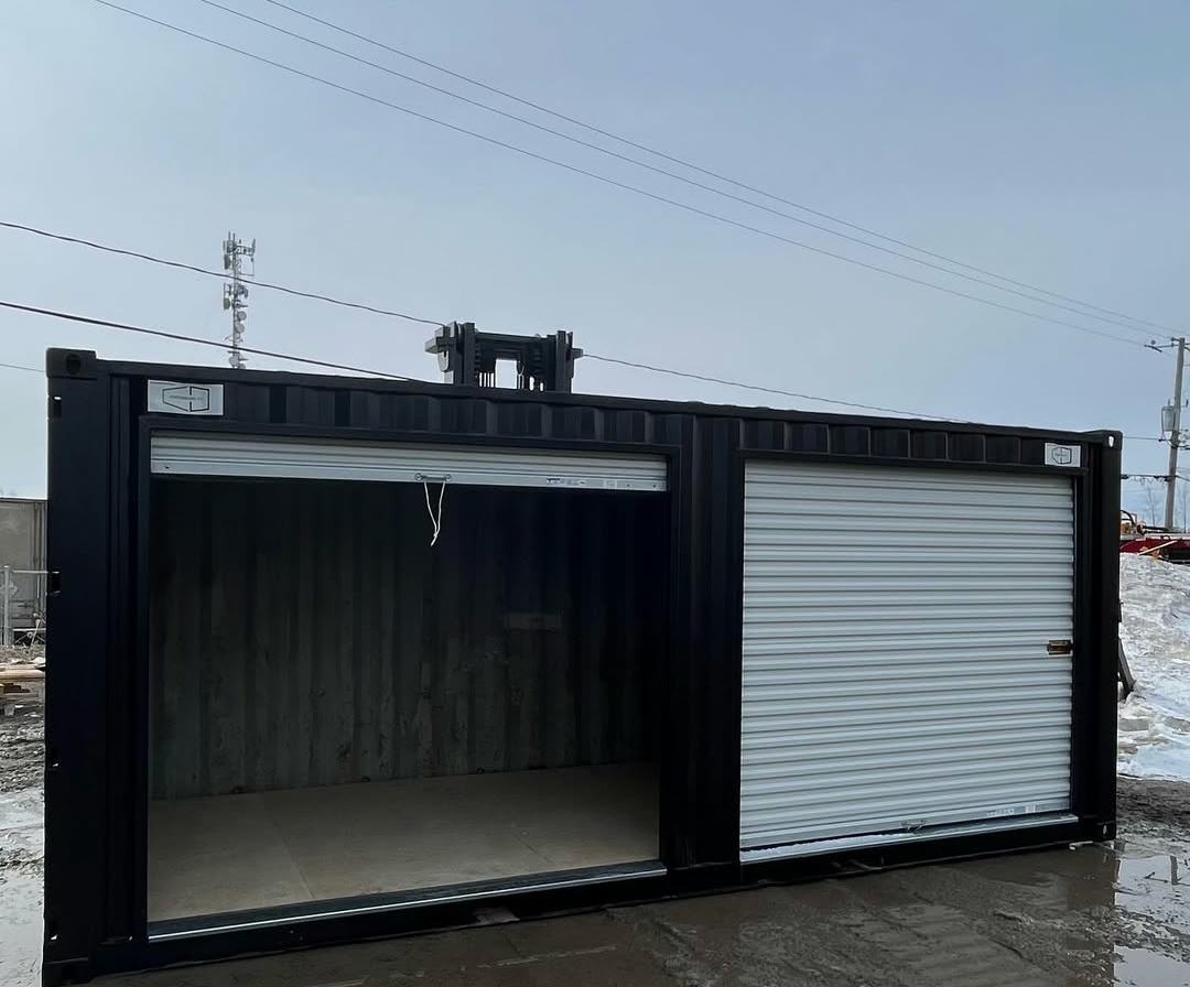 Contenedor de 20 pies con 2 puertas enrollables de 7 pies – De ocasión
