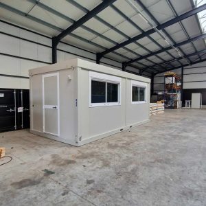 Oficina Iso Plus de 6 x 3 m con 2 ventanas