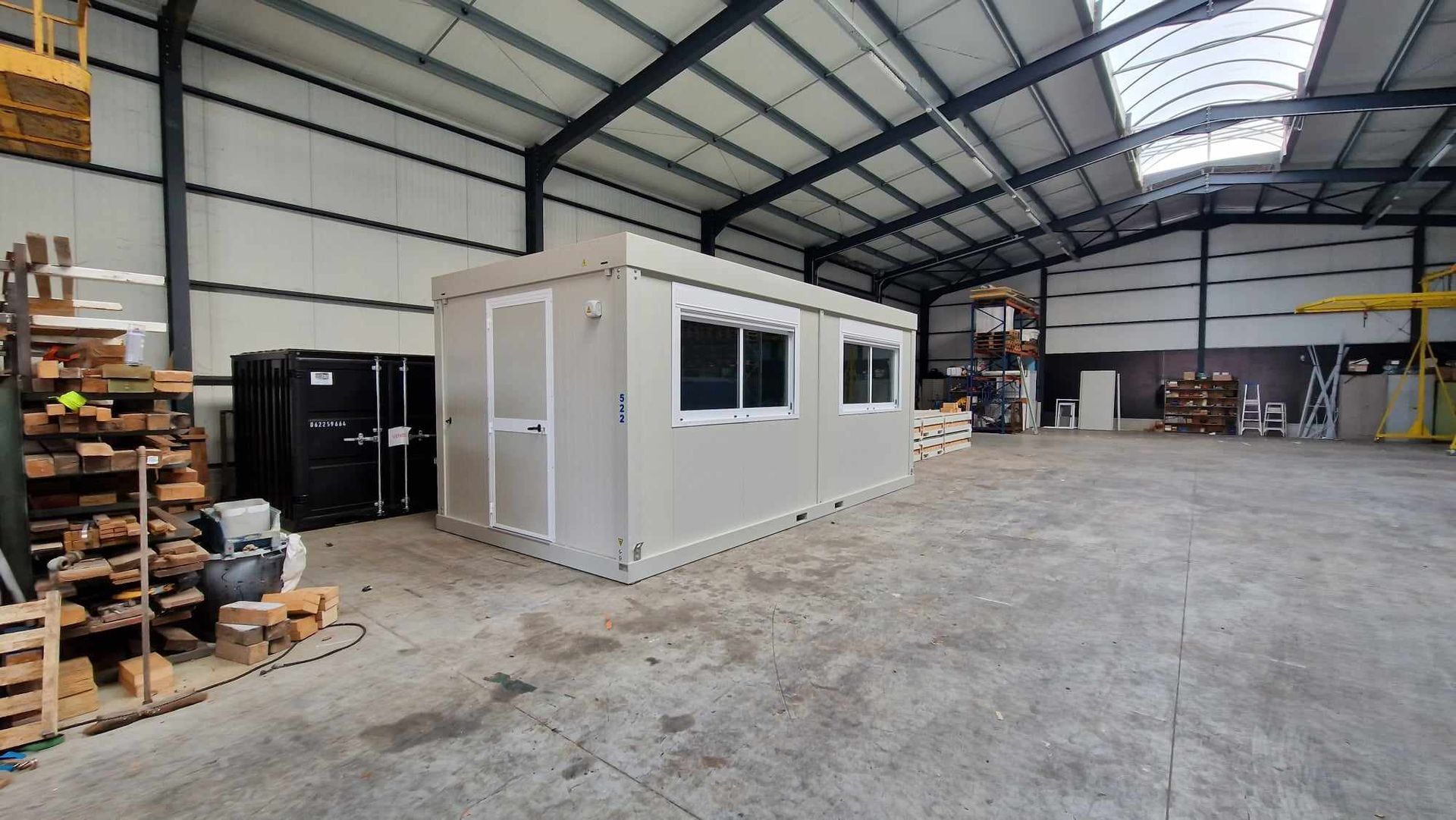 Oficina Iso Plus de 6 x 3 m con 2 ventanas