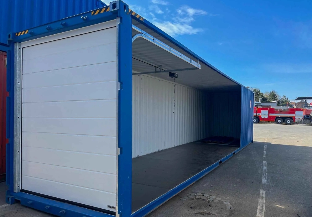 Conteneur 40 HC avec entraînement électrique Hörmann et portes sectionnelles latérales à pans coupés