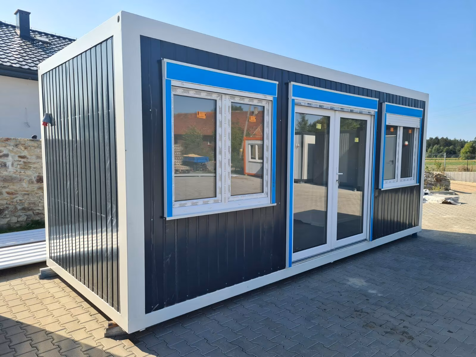 Bureau conteneurisé, concessionnaire automobile conteneurisé