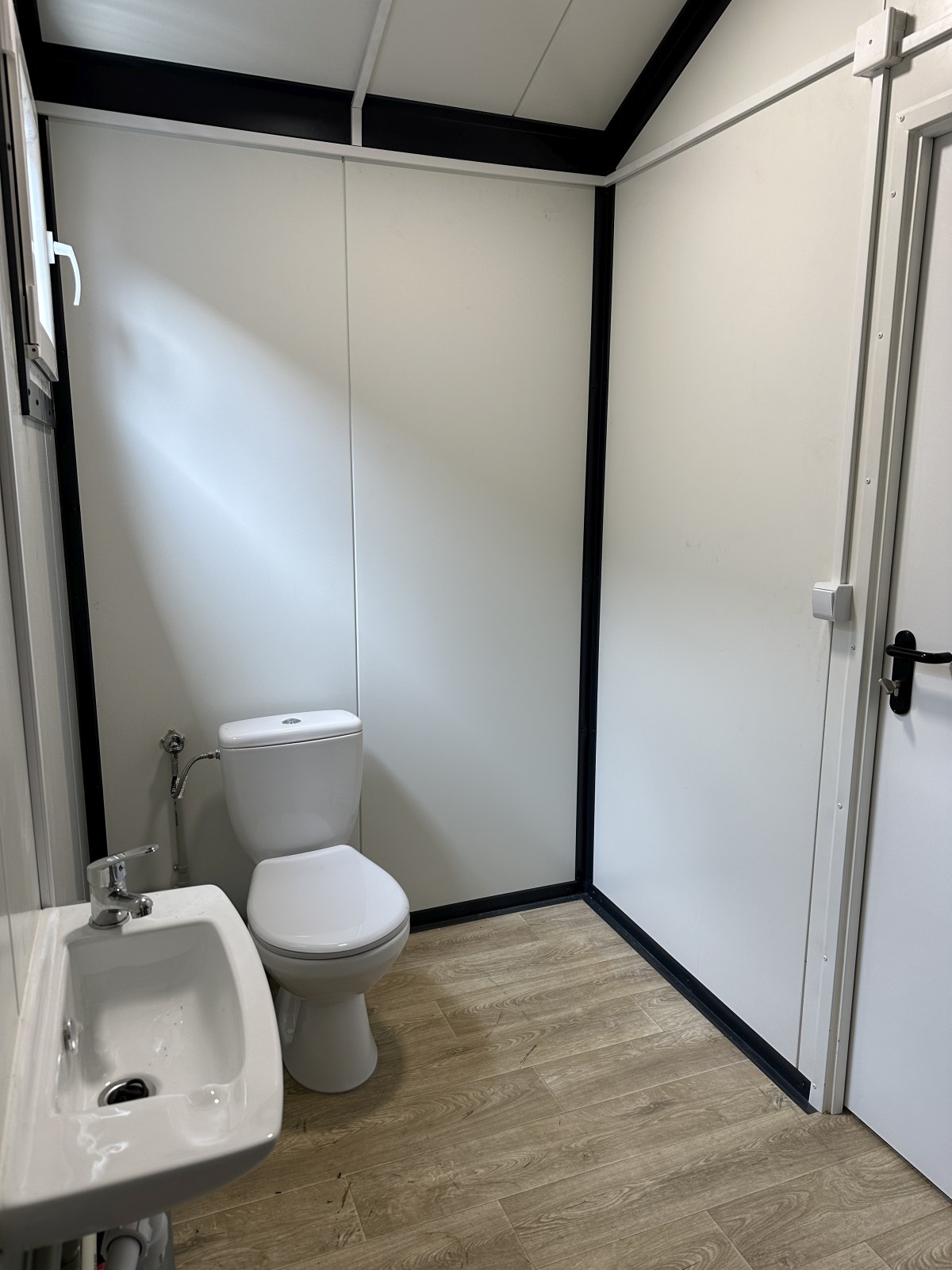 Pavillon conteneur NZ5407 Maison mobile / Bureau haut de gamme / 3×7 – 21 m² / Vitrines / Salle de bain WC Douche – Image 27