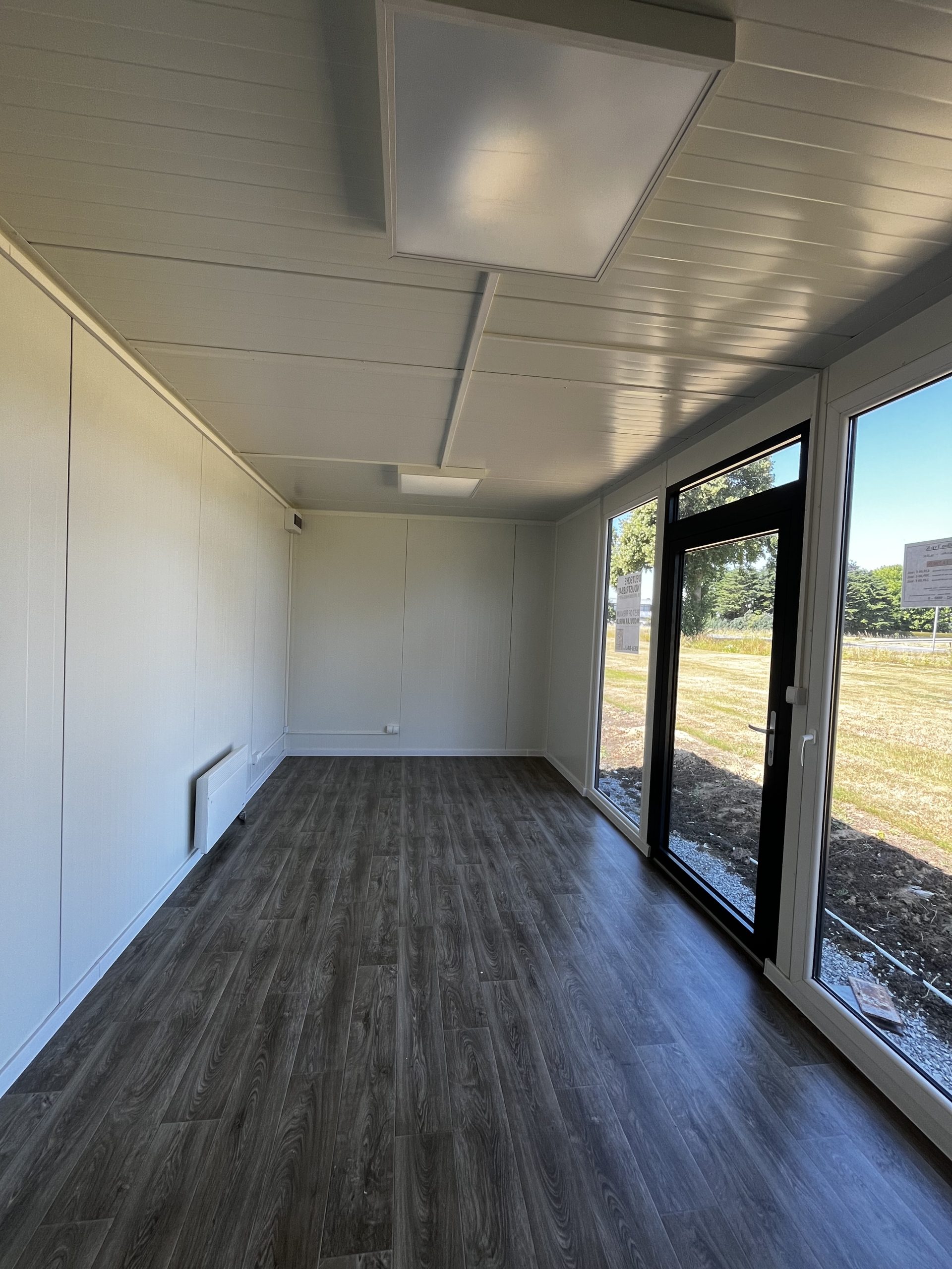 Pavillon de vente avec baies vitrées du sol au plafond 18 RAL 7016 – Image 7