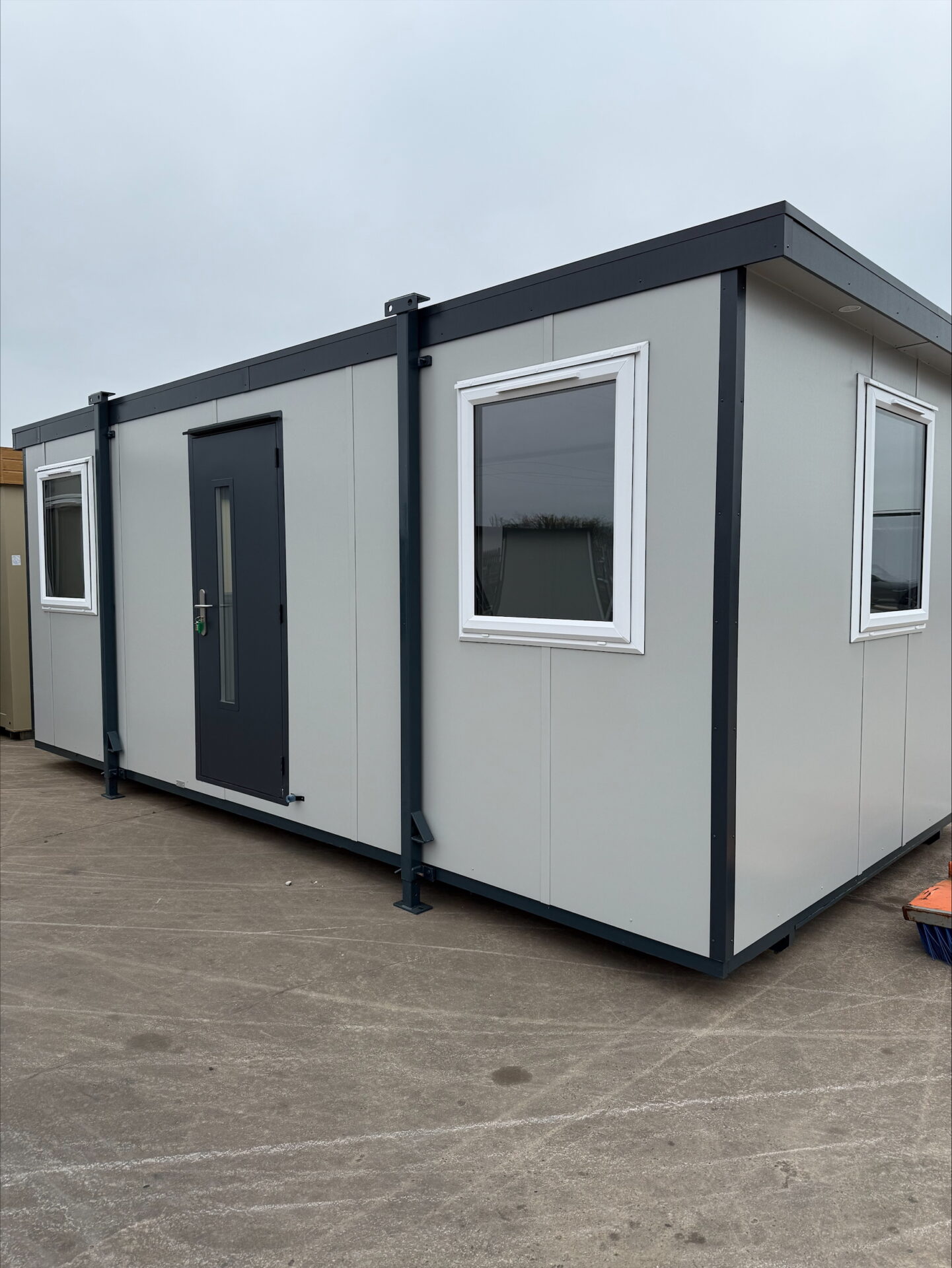 Cabane portable de 20 pi x 10 pi en stock