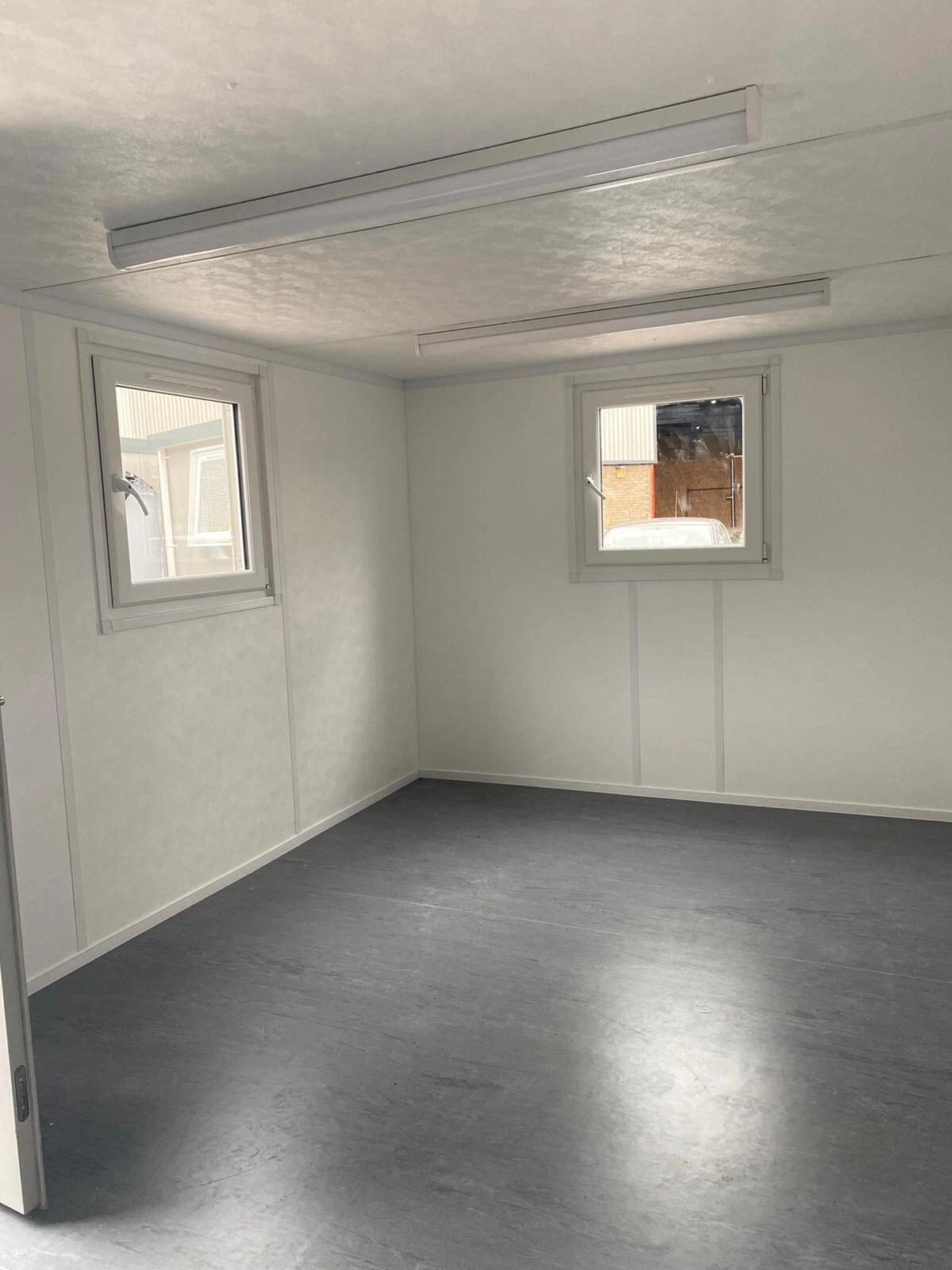 Unidad antivandálica de 32' x 10' (NUEVA) - Imagen 5