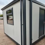 Nueva cabina de oficina de 3,65 m x 3 m. Techo de acero perfilado.